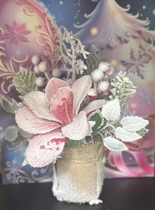 Елка настольная Заснеженная с Красным цветком и ягодами 350