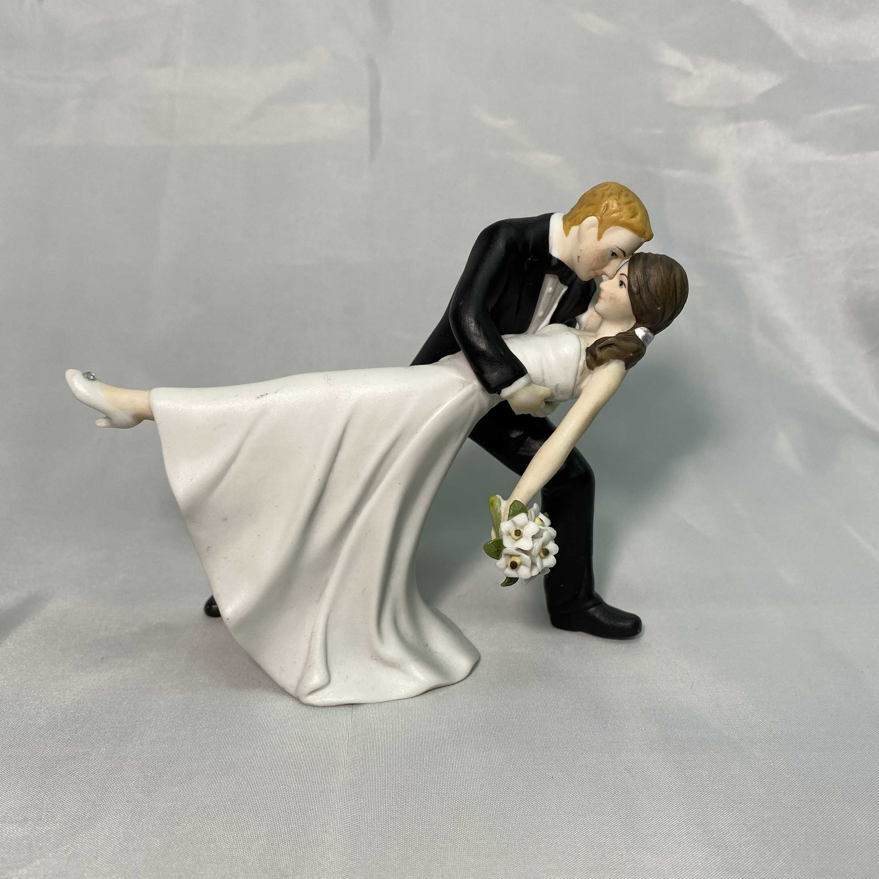 Фигурка для свадебного торта фарфор "В танце"