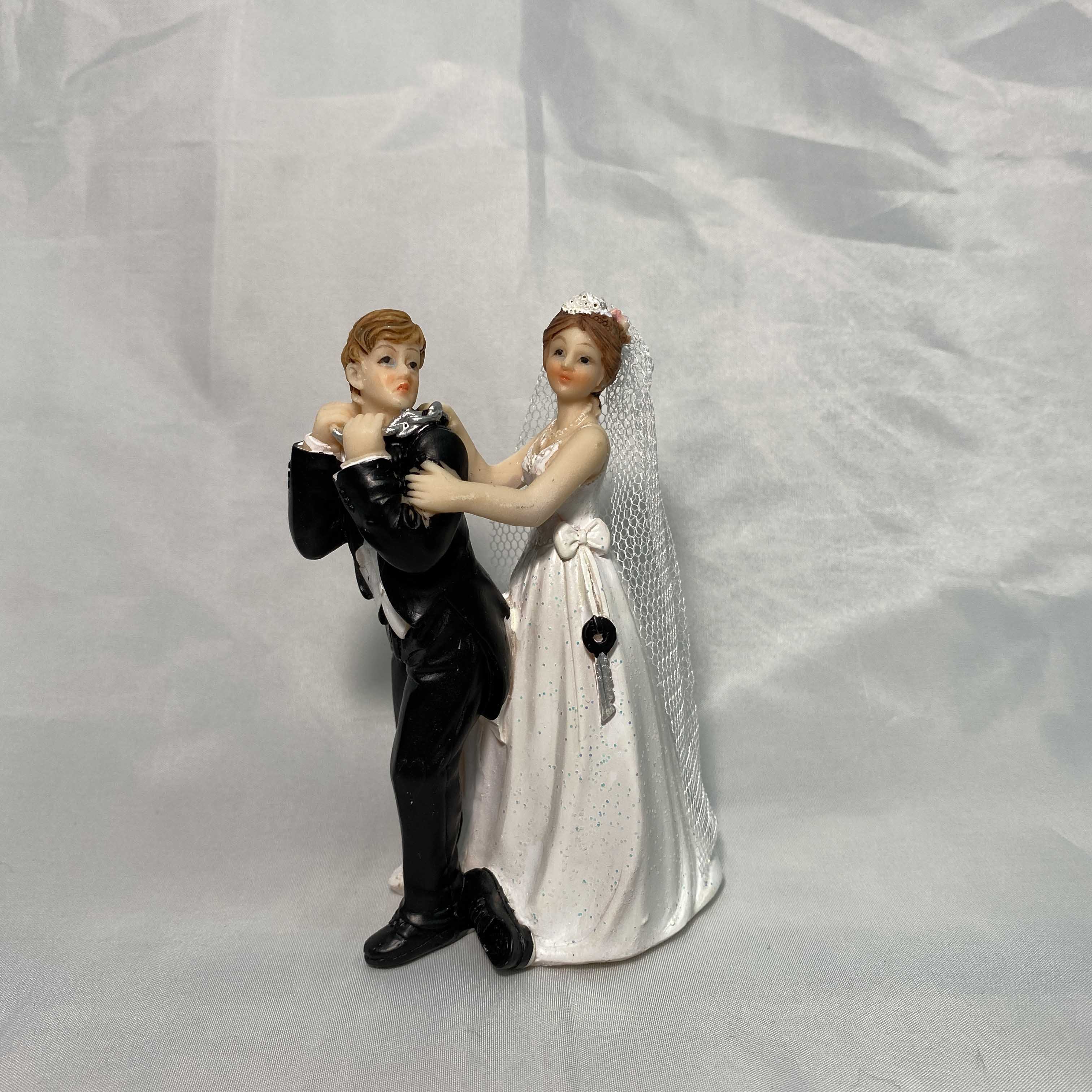 Фигурка для свадебного торта "Ключ от мужчины"