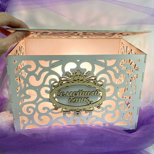 Семейный банк "Сердце" с гербом (дерево)