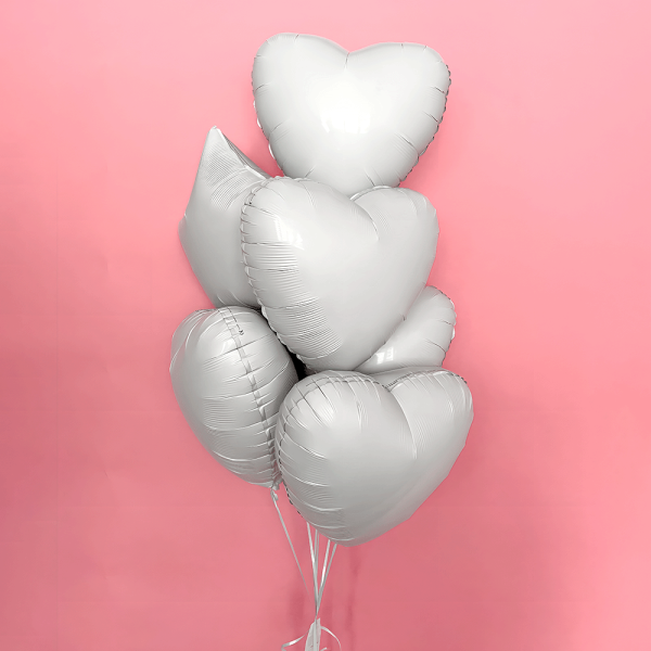 Лёгкий белый фонтан из 6 фольгированных сердец и звёзд