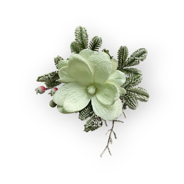 Ветка еловая Заснеженная с ягодам