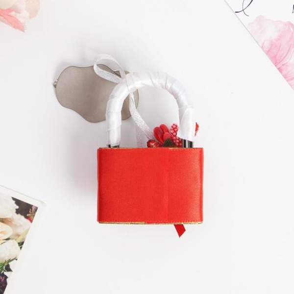 Свадебный замок "Совет да любовь" (цв. бело-красн.) 6,5 х 4,5 х 3,5 см 5389877