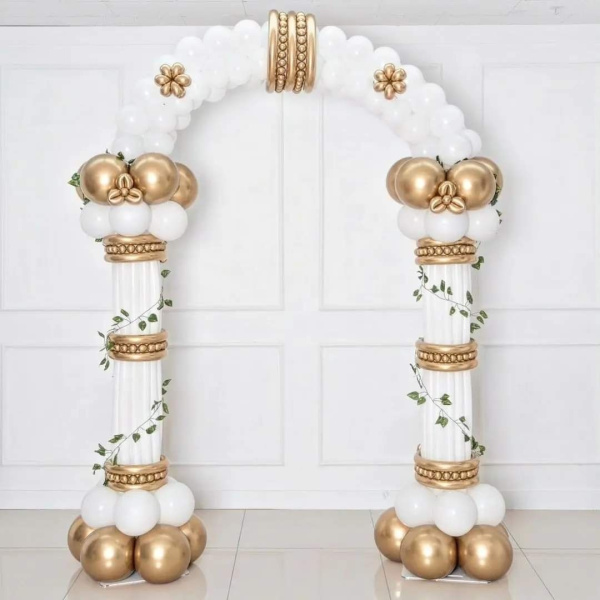 Арка из шаров в бело-золотом цвете