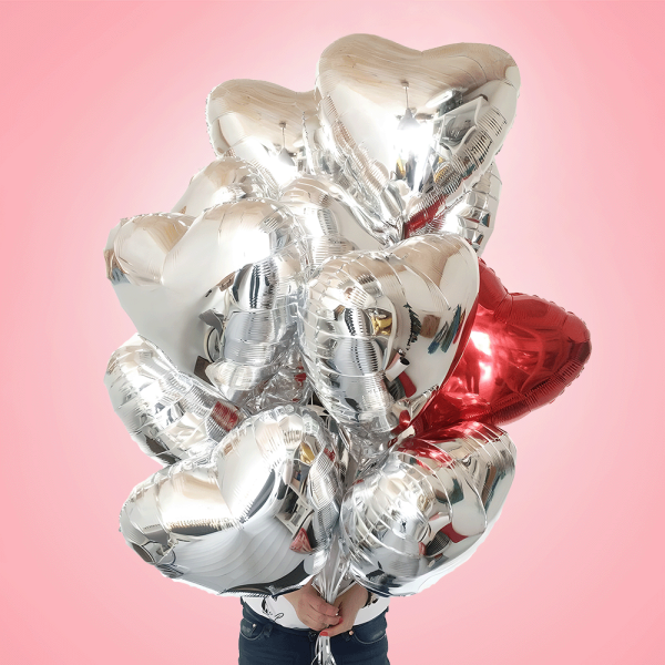Связка из 11 фольгированных сердец (10 серебристых + 1 красное)