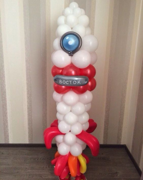 Фигура из шаров Ракета белая
